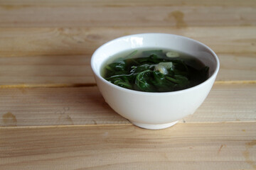 Spinach is a plant that is commonly grown for its leaves as green vegetables. This plant is known as a vegetable source of iron which is important for the body
