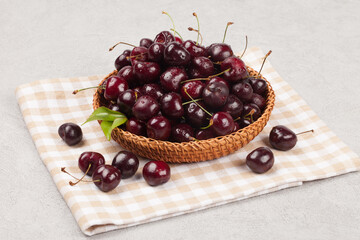 
A perennial plant with woody stems or branches.