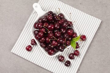 
A perennial plant with woody stems or branches.