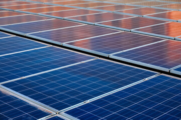 Reflection of solar photovoltaic panels under the reflection of the setting sun