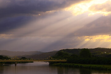 Fototapeta na wymiar 新緑の北上川の風景