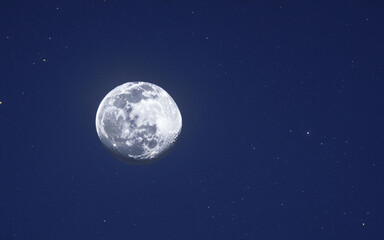 Obraz na płótnie Canvas full moon over the sky