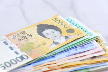 Foto op Aluminium 韓国の通貨、ウォンKRWの紙幣 © theghan