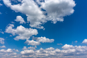 Fototapeta premium Blue sky background with white clouds. Cumulus white clouds in the blue sky.