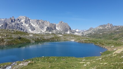 Fototapeta na wymiar lac et altitude