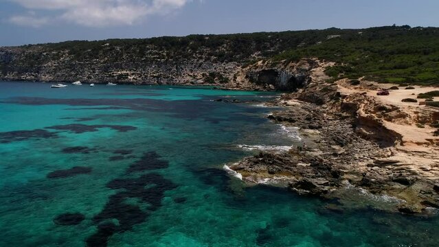 Formentera - Es Cal&oacute;  y a vista de drone