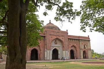 Fototapeta na wymiar exterior of Qila-I-Kuhna Mosque at Purana Qila , Delhi