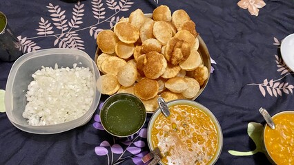 Panipuri - fuchka, phuchka, gupchup, golgappa, or pani ke patashe © harshavardhan
