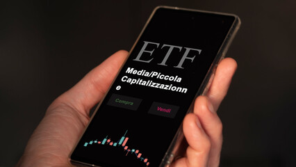 An Italian investor analyzing an etf fund on a phone. Italian text: Medium/Small Capitalization, buy, sell.