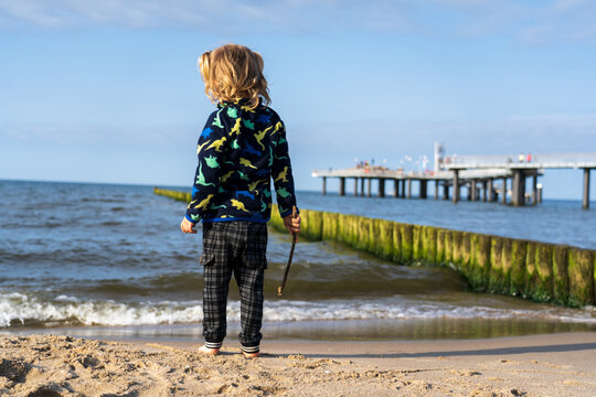Kid dreaming at eveing beach
