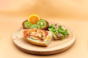 Tasty vegetable sandwich with egg