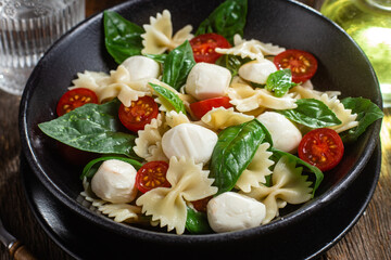 Pasta with tomato, mozzarella and basil