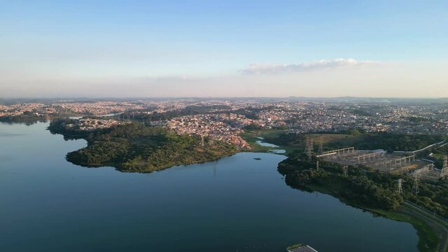 Aerial view of the Jurubatuba River, the Eleva&ccedil;&atilde;o Pedreira Hydroelectric Power Plant and the Piratininga Thermoelectric Power Plant. Dam located between Interlagos and Diadema in the city of S&atilde;o Paulo