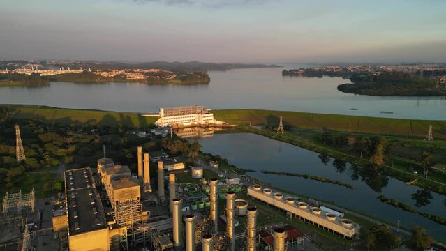 Aerial view of the Jurubatuba River, the Eleva&ccedil;&atilde;o Pedreira Hydroelectric Power Plant and the Piratininga Thermoelectric Power Plant. Dam located between Interlagos and Diadema in the city of S&atilde;o Paulo