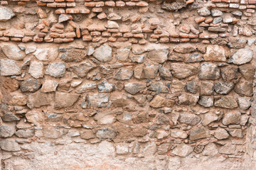 Struktur an einem Bauwerk, Natursteinmauer mit Lehm in Marrakesch, Marokko