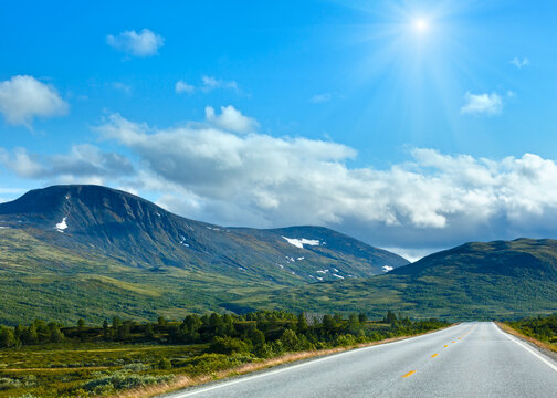Norwegian sunshiny summer secondary road (not far from Dombas, Norge)