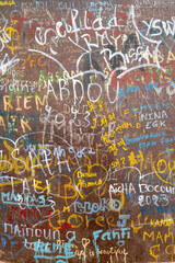 des graffitis sur un canon de défense de l'île de Gorée au large de Dakar ennui Afrique de...