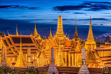 Obraz premium Bangkok, Thailand at the Temple of the Emerald Buddha and Grand Palace.