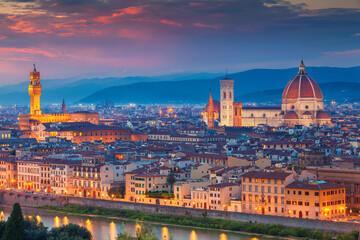 Fototapeta na wymiar Cityscape image of Florence, Italy during dusk.