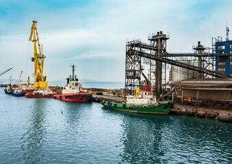 Fototapeta premium Oil and gas processing plant. On the shore of the sea.