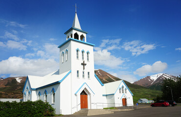 Fototapeta na wymiar The church at the northern Icelandic town of Dalvik