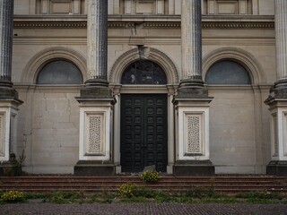 Cracks in facade of Cathedral of the Blessed Sacrament Christchurch Basilica damaged by 2011 New...