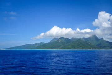 Moorea island and Pacific ocean lagoon landscape. French Polynesia © Designpics