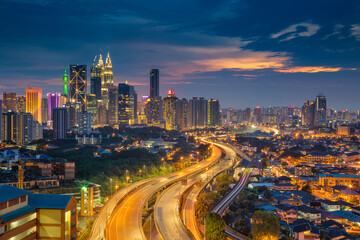 Fototapeta premium Cityscape image of Kuala Lumpur, Malaysia during sunset.