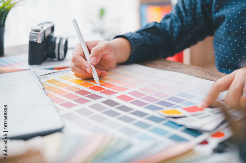 Fototapete Graphic designer architects who work with laptops and color comparison tables for design work..