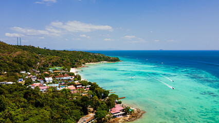 High angle view of the sea, Koh Phi Phi, a major tourist attraction Soak up the sun or go on an adventure trip. Take a walk and take pictures with the white beach mountains.