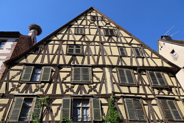 Maison typique, vue de l'extérieur, village de Riquewihr, département du Haut Rhin, France