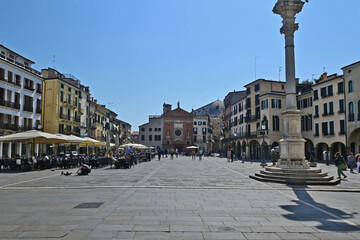 Fototapeta na wymiar Padova la piazza dei Signori - Veneto