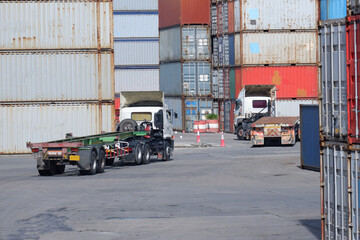 two trucks Waiting for the container