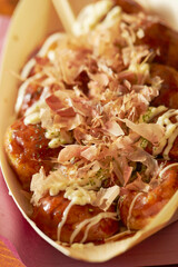  takoyaki, Grilled food mixed with minced octopus and vegetables in flour
