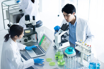 Scientists discussing progress in the laboratory	
