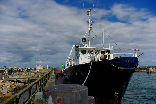Schiff an Anlegestelle
