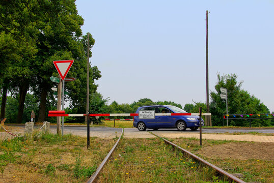 Beschrankter Bahn&uuml;bergang