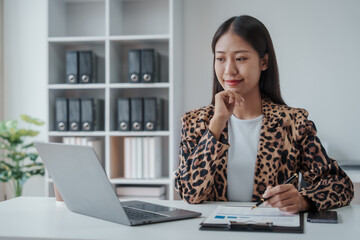 Confident Female CEO Analyze Financial Projects. Intraday stock trader businesswoman working at desk, Dividend, Stock Broker, Windfall, Initial public offering (IPO), Mutual Fund, Capital, par price