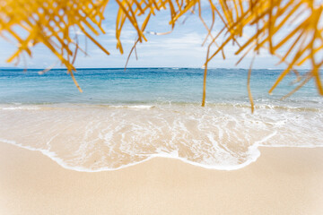 Fototapeta na wymiar Calm and relaxing empty beach scene, blue sky and white sand.