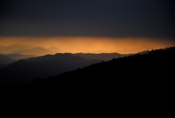 夕刻の山並