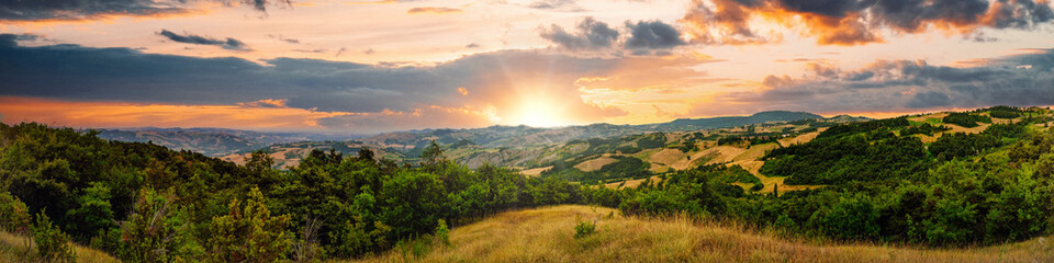 Fototapeta premium paesaggio collinare, colline italiane