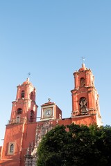 Fototapeta na wymiar Church in Guanajuato, a majestic symbol of the city's heritage, with stunning architecture and sky