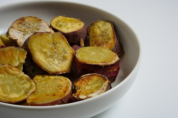 カットした焼き芋