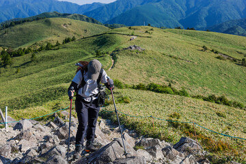 山に登る山ガール