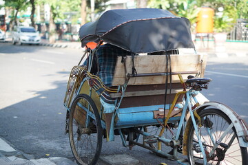 Fototapeta na wymiar Surakarta, Indonesia -05 May 2023; Becak is a traditional means of transportation, tourist transportation which is still active in the city of Solo.