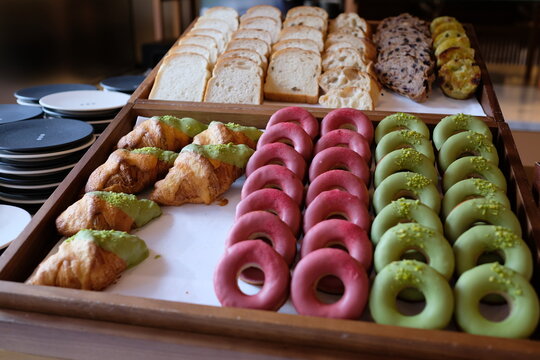 朝食　パン　ドーナツ　donuts