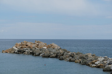 Fototapeta na wymiar Scogli nel Mar Ligure a Chiavari.