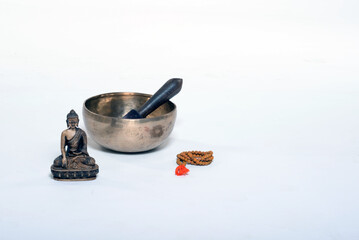 Sound therapy with tibetan singing bowls, cymbals and gong.