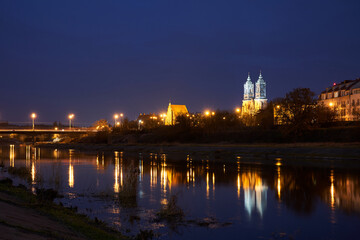 bridge over the river Warta and gothic cathedral at night in Poznan - obrazy, fototapety, plakaty