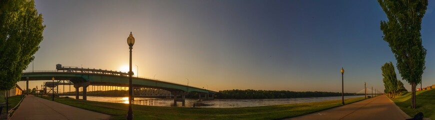 Fototapeta na wymiar Sunset on Missouri Riverfront 